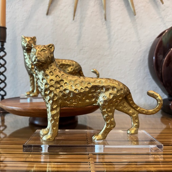 Pair Vtg Brass Cheetah Leopard Sculptures on Lucite Bases Hollywood Regency MCM - Picture 4 of 11